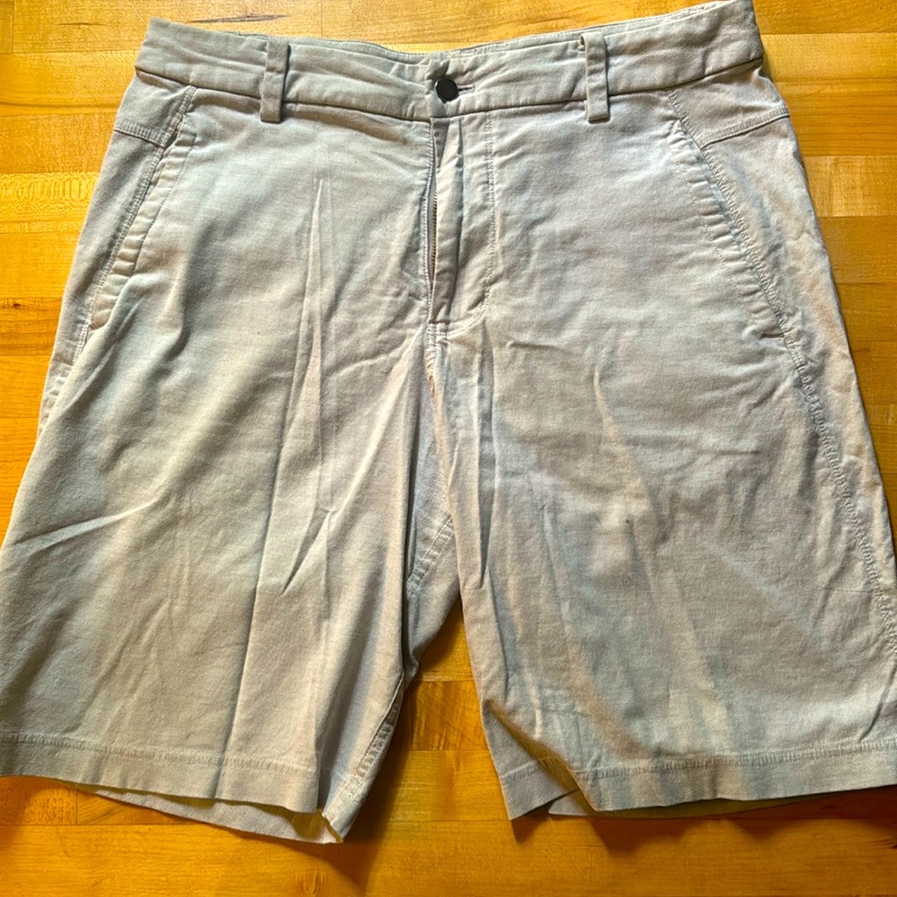 Men’s Lululemon Light Grey Shorts Sz 34 inseam 11”